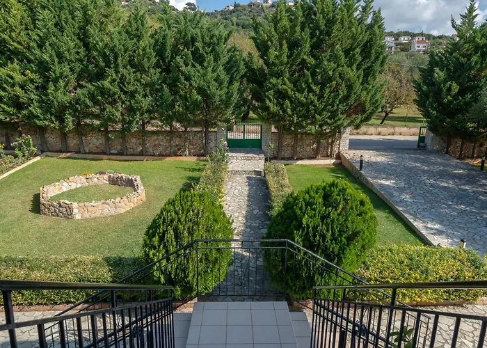 Vista Verde Studios & Apartments